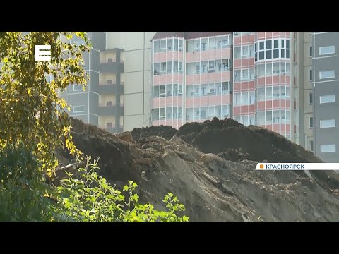 В одном из дворов Красноярска выросла огромная гора из земли и строительного мусора