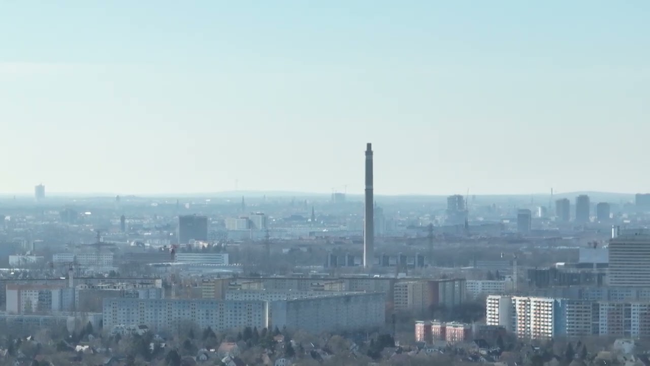 Auf dem Kienberg in Berlin bei strahlendem Sonnenschein.