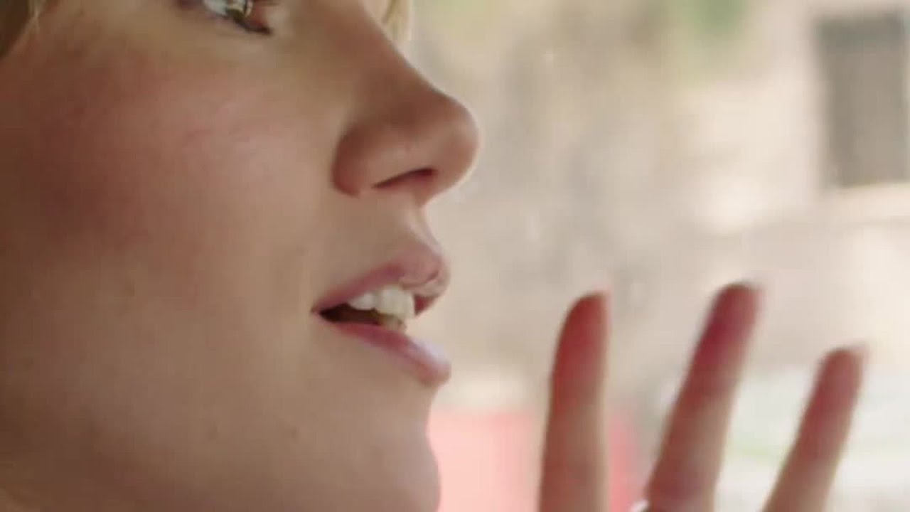 Suki Waterhouse Stans Sabrina Carpenter