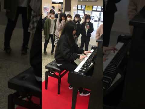 ストリートピアノ演奏（２）