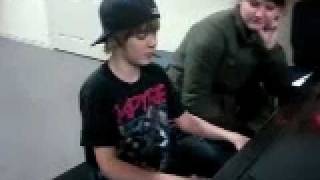 Justin Bieber  Aged 13  Singing Apologize By One Republic On The Piano