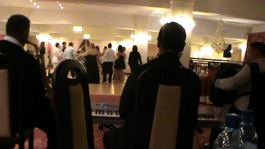 BIANCA MITITELU SI CORIN IRIMIA NUNTA VULCAN IULIE 2011 LIVE 5