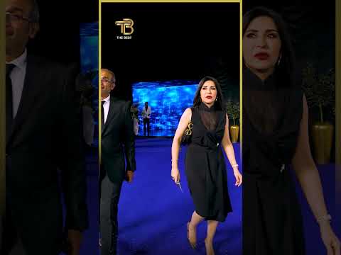 بفستان أسود قصير شاهد الإعلامية إنجي أنور على السجادة الزرقاء لمهرجان The Best