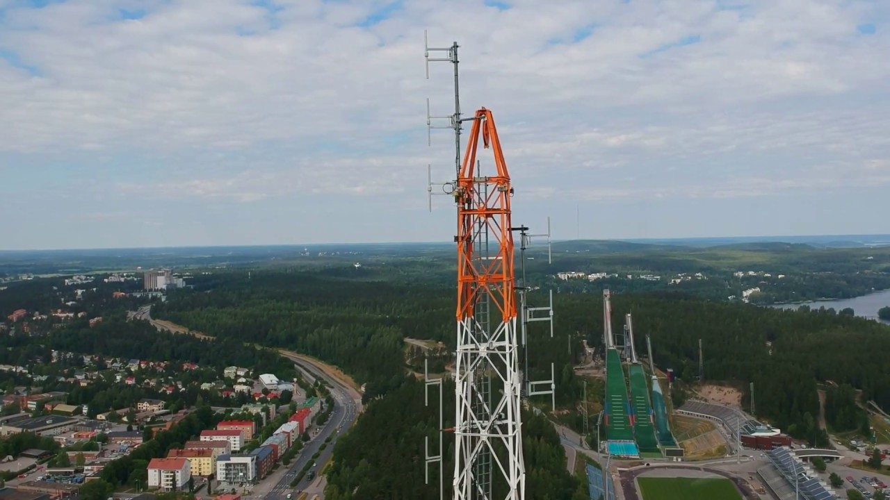 Lahti Radiomäki ja tuulessa huojuva masto (Dji Spark)