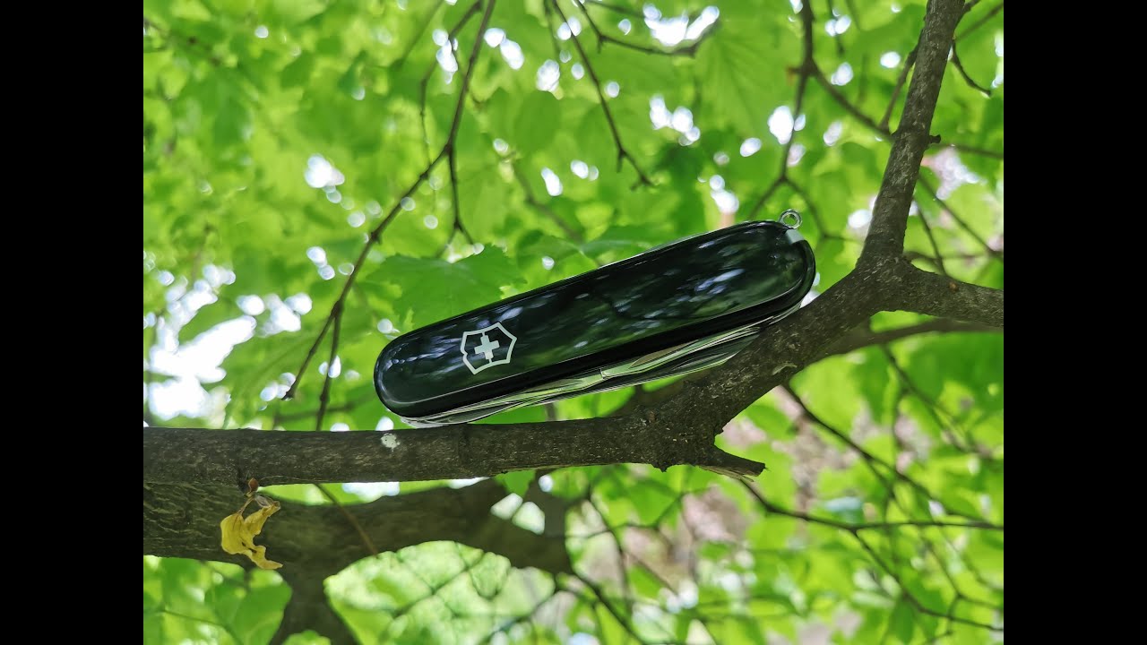 The perfect outdoor companion?(Victorinox Huntsman review)