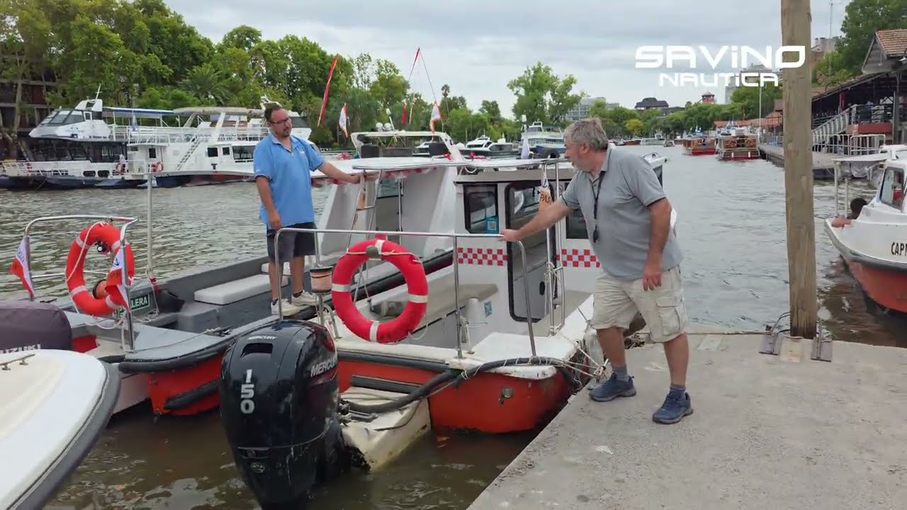 Navegamos en una lancha de Paseo/Taxi por el delta y el Patrón nos explica, cosas que no sabíamos