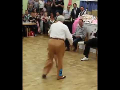 أجمل رقص عجوز وزوجته