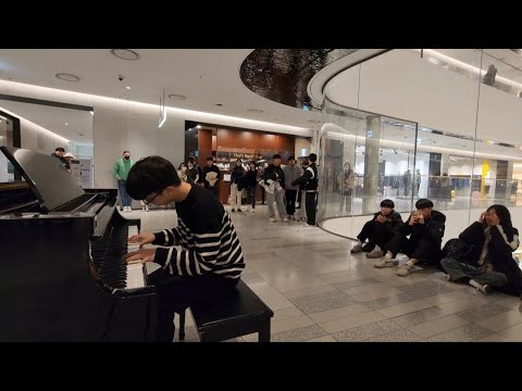 길거리에서 All I Want For Christmas Is You를 쳤을 때 사람들의 반응은!?