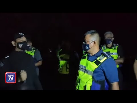 Video: Cara Berurusan Dengan Polis Semasa Tunjuk Perasaan