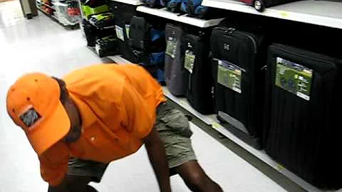Ernesto Albarrn en Wallmart