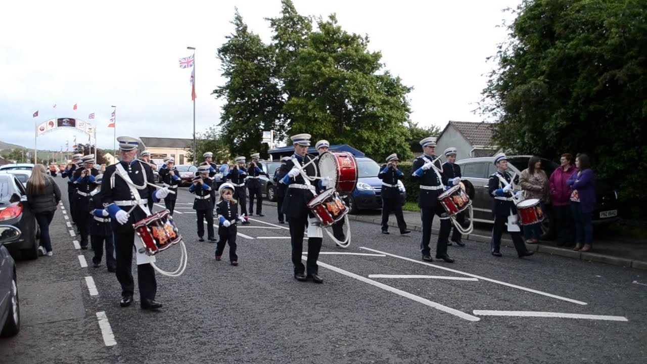 newbuildings band parade 001 - YouTube