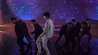 201104 Wang Yibo - Versace on the floor rehearsal