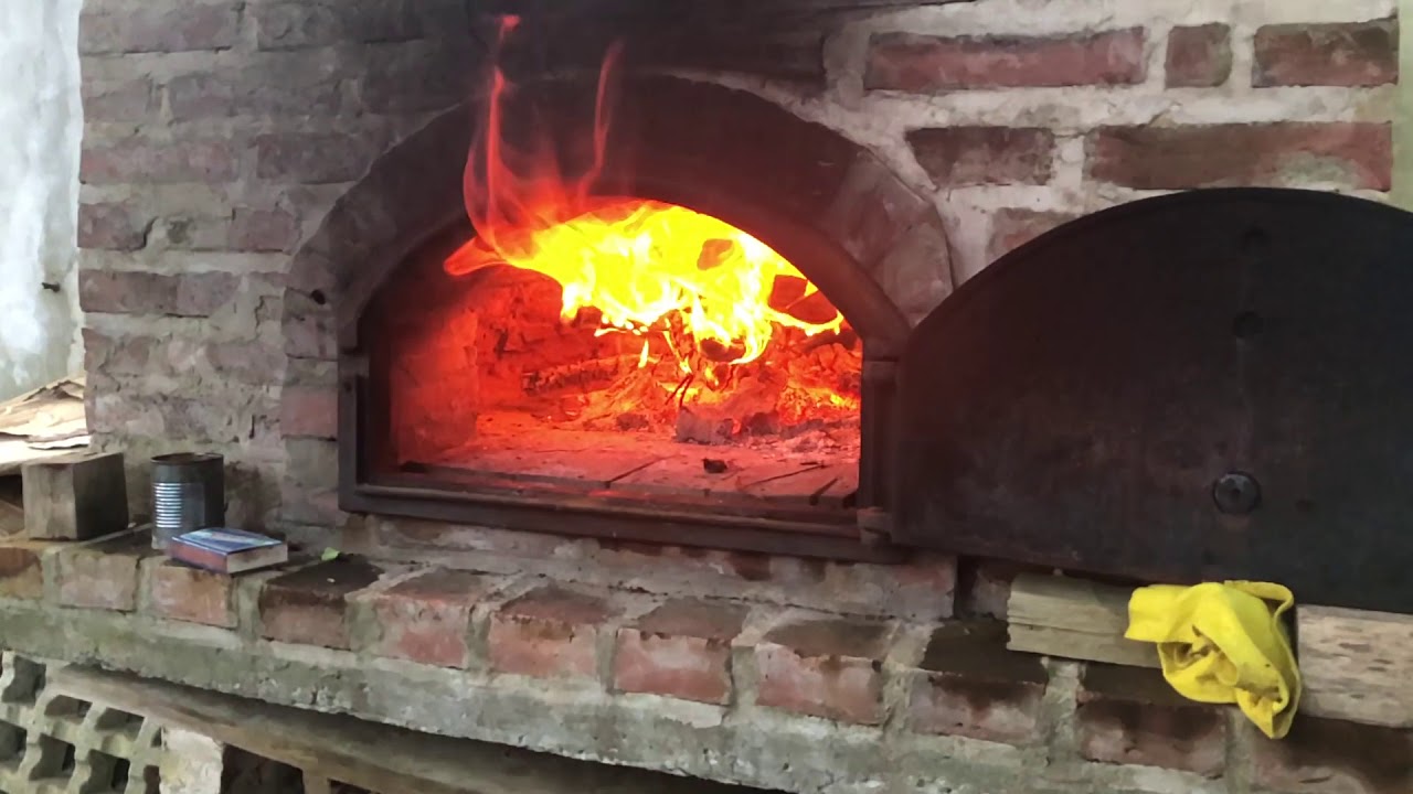 Calentando el horno de barro - YouTube
