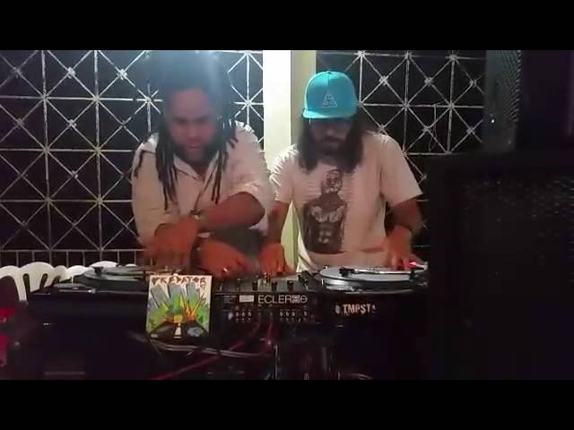 Chente Ydrach y Dj Predator jameando scratcheando class=