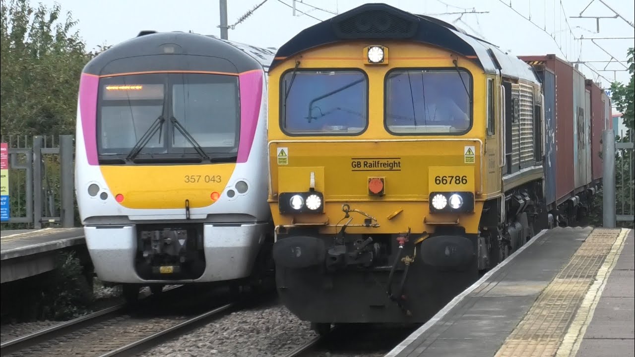 Fantastic Busy Lunch Time at Rainham London Freight/Passenger Trains C2C Eurostar Javelin 1st Oct 25