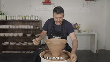 Een schaal uitdunnen en vormgeven met de lomer | Unieke draaitechnieken met José Mariscal | Cursist