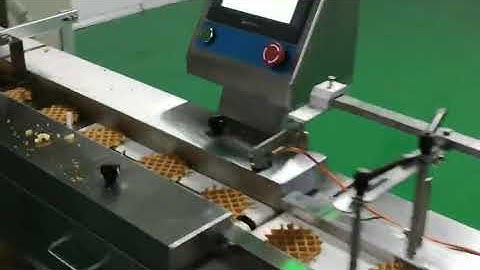 Flow pack machine for biscuit packaging - two pieces stacked