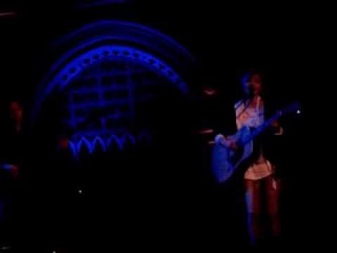張懸 (Deserts Chang) in London - 粉紅電台頭（薄荷葉 The Peppermints cover）