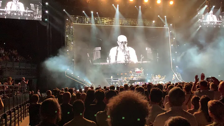 Elton John - Paris (2019) - Levon (Ray Coopers Solo)
