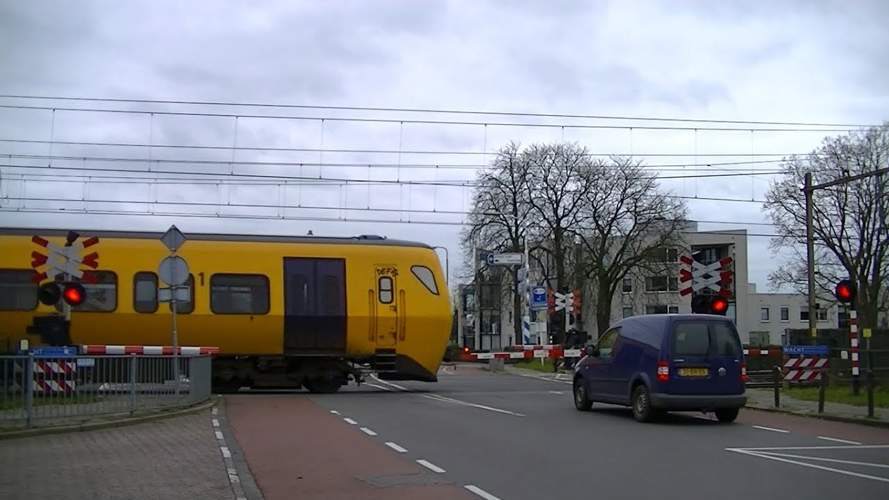 Spoorwegovergang Wierden // Dutch railroad crossing