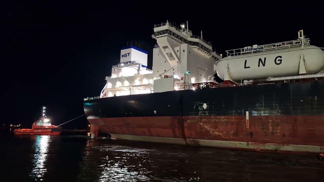 GIANT vessel MARAN WIND 245m entering port of Gdańsk 