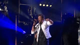 Brett Eldredge sings "Love Someone" live at CMA Fest