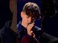 Da scappato di casa a campione, Alex sul palco di #TheVoiceKidsIt con “Cenere” di è un fenomeno 🔥
