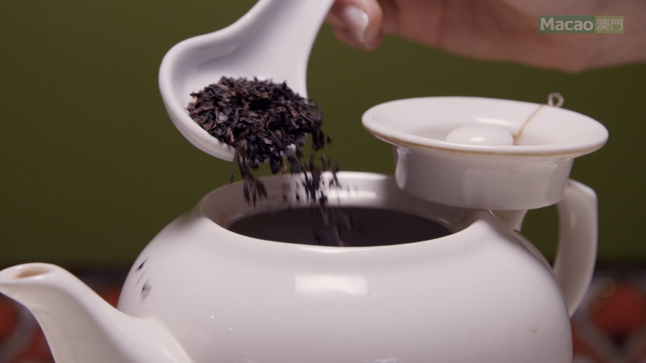 When the dragon meets the phoenix: A Chinese teahouse in Macao