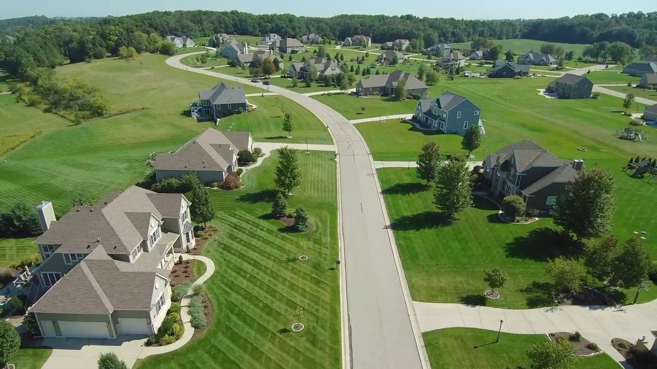 Bielinski Homes' Neighborhood - Woodland Ridge in Pewaukee, Wisconsin