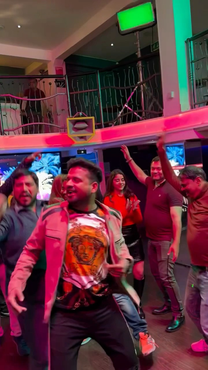 Russian Layenge - #bhojpuri #aadishaktibhojpuri #indianactor #dance #russianlayenge