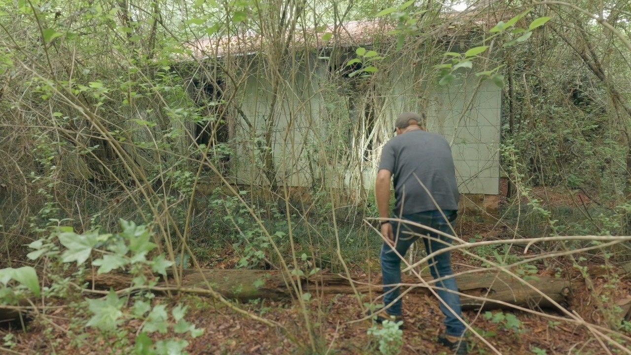 ⁣Creepy Abandoned Georgia House Built With Burned Lumber From Another Time