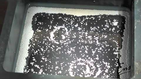 Lorentz force in liquid metals