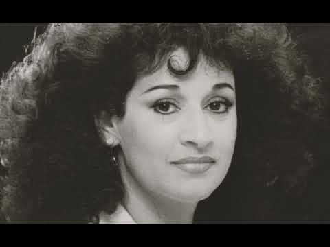 يا نور عينيا بحبك وردة الجزائرية