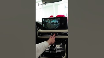 Nicole goes over the backup camera features in a 2023 #LincolnNautilus | #lincoln #luxurysuv