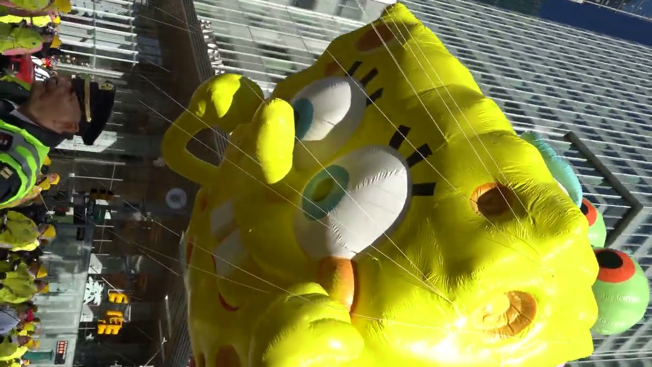 Pretty girls Thanksgiving parade Macy’s NYC balloons 2023 November 23 5th avenue