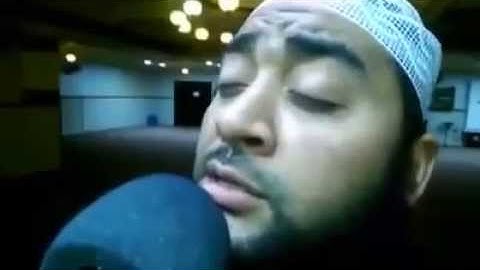 قارئ يقرأ الفاتحة بأصوات أئمة الحرم.. ما شاء الله