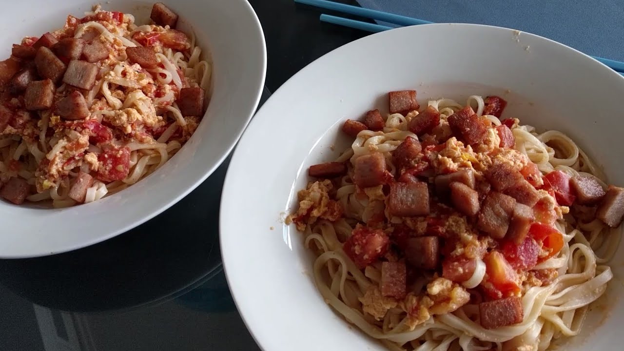 Tomato Egg Noodles with SPAM or Bacon easy & oh so tasty! (番茄炒蛋面