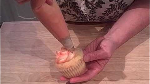 baking911.com How To Make a Buttercream Rose Swirl - for Cupcakes or Cakes