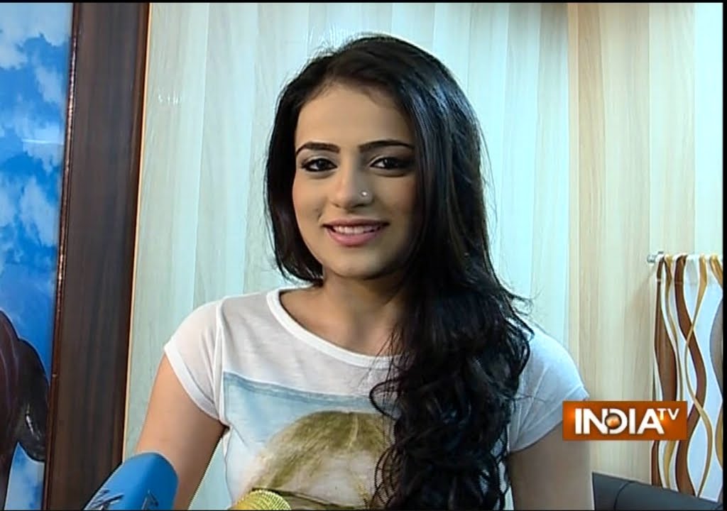 Meri Aashiqui Tum Se Hi: Radhika Madan aka Ishaani Happy to Shoot Outdoor -  India TV - YouTube