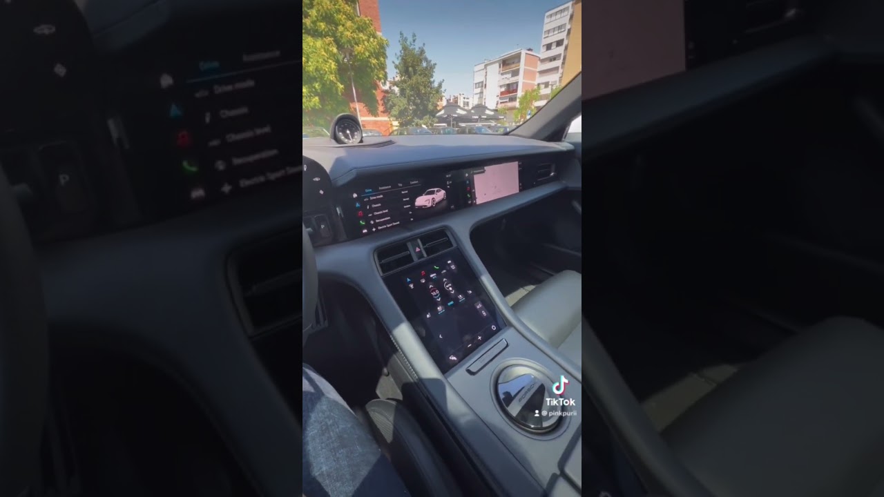 Quick look at the 2022 Porsche Taycan 4s interior.