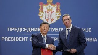 ترحيب حافل بالرئيس الصيني في صربيا والتزام بتعزيز التعاون الاقتصادي بين البلدين
