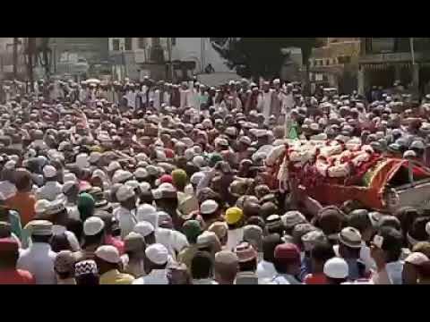 tajushariya-majare-pak-ताजुश्शरिया-की-मजार-ए-मुबारक-को-ले-जाते-हुए