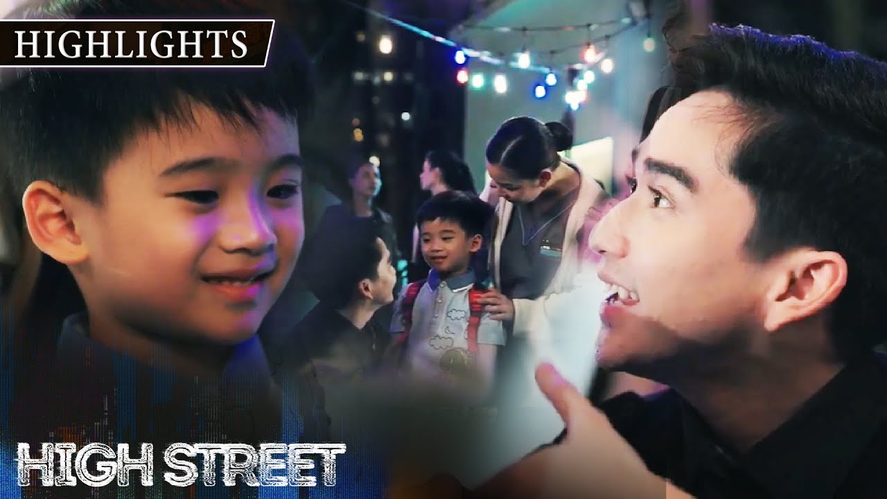 Tim is shocked when Roxy's son comes running unto him | High Street (w/ English subs)