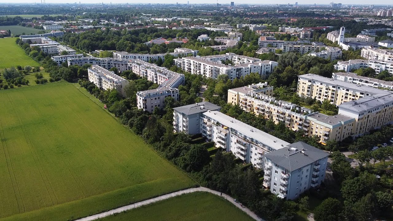 4-Zimmer-Wohnung mit 2 Bädern und Blick ins Grüne in München-Perlach