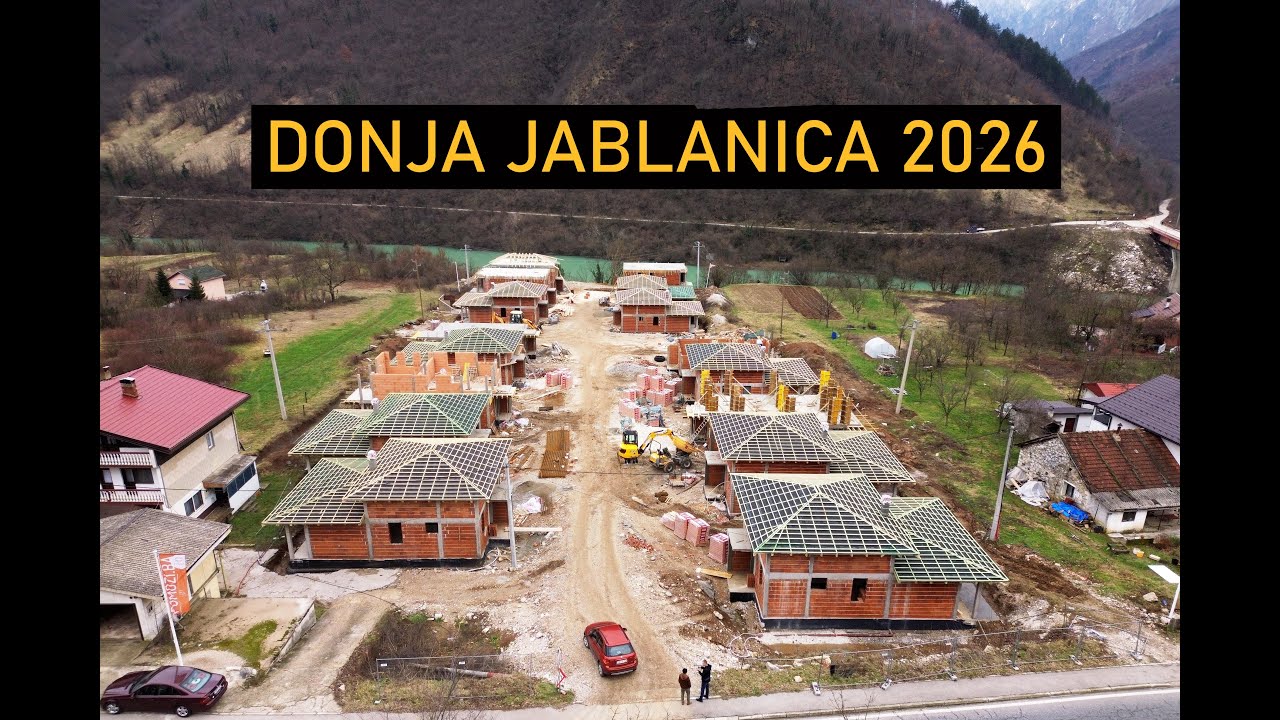 Donja Jablanica. Nove kuće dobile krov. Radovi dobro napreduju.