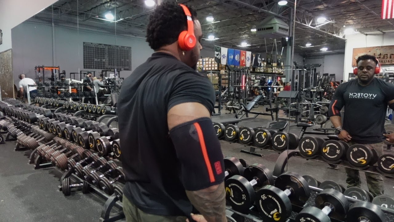 Posing Session/Offseason Chest Training/Chris Hunte