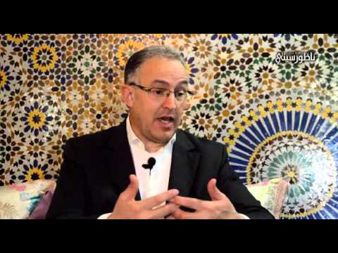 أحمد بوطالب أختار دائما التذاكر الرخيصة للتنقل وأدفع ثمن كل شيء من راتبي الشهري 