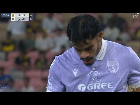 نجمنا سعد الناصر في مباراة فريقه التعاون أمام نظيره فريق الاتحاد في دوري روشن