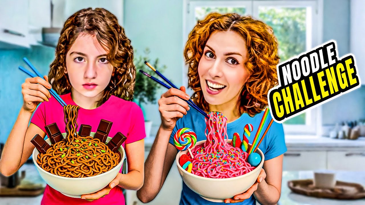 EN GÜZEL KİM YAPTI ESMANUR MU SARA MI?! ANNEME ÇİKOLATALI VE LOLİPOP ŞEKERLİ NOODLE YAPTIK