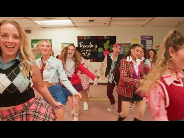 A blend of Pop & Jazz Funk choreo, as these rambunctious "kids" make their dash for Summer break!
Dance Video Workshop i
